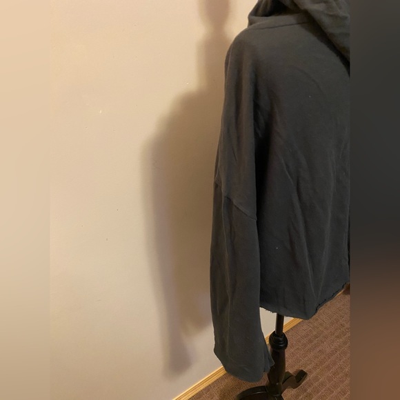 Askya oversized cropped hoodie ⭕️3/$15⭕️ - Picture 4 of 6